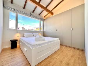 Penthouse with Terrace & Finca Roja Views