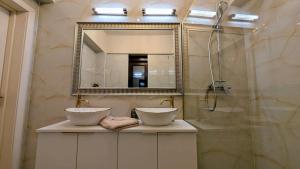 Universitate Suite - 2 Baths - 2 Mins to Old Town