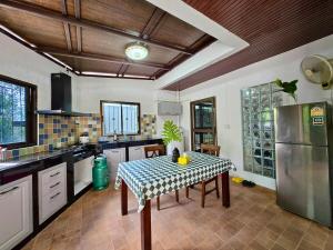 Midcentury Jomtien beach 50 meter Corner house