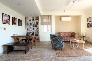 One Uptown 201 modern 1 BHK loft