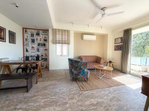 One Uptown 201 modern 1 BHK loft