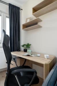 Spacious Apartment with Parking and Air Conditioning by Noclegi Renters