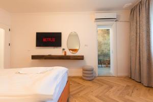 Banu Manta Victoria Square Apartment