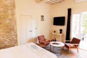 Château Catherine de Montgolfier - B&B et Gites - Piscine - Domaine viticole bio avec dégustation