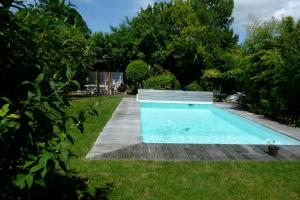 Maison colorée a la rochelle avec Piscine