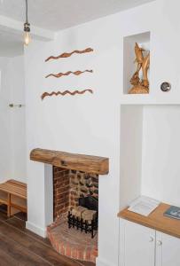 Spacious cottage just 2 mins walk to the beach