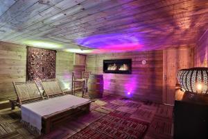 Provençal house with two swimming pools, jacuzzi and sauna