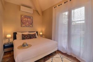 Provençal house with two swimming pools, jacuzzi and sauna