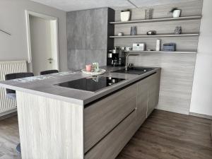 Ferienwohnung mit Terrasse und eigenem Garten in Ortsrandlage