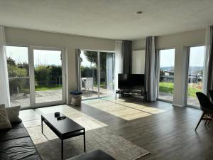 Ferienwohnung mit Terrasse und eigenem Garten in Ortsrandlage