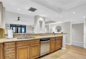 Luxury Two Bedroom Condo with Bay and Gulf Views