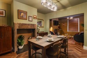 Spacious & Stylish 2 Bed House