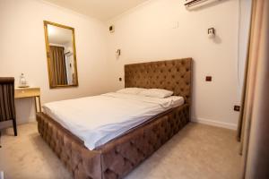 Jolie Boutique Hotel Corp B