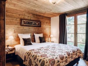 Chalet 5★ à La Clusaz, 8 pers, spa, proche pistes, 4 chambres - FR-1-304-110