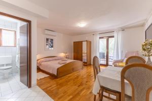 Apartments Koraca