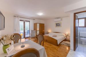 Apartments Koraca
