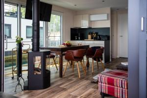 Floatinghouse Queen - LP6