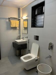 Royal Villa 2 - Luxurious 2BHK Villa with Huge Pvt Swimming Pool