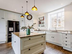 4 Bed in Brixham oc-81367