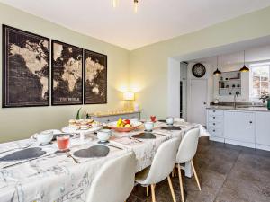 4 Bed in Brixham oc-81367