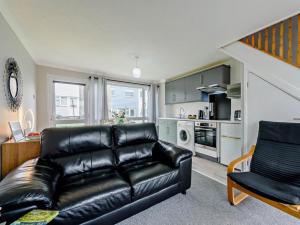 2 Bed in Freshwater East oc-fb211