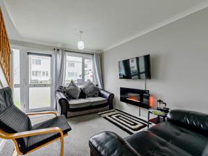 2 Bed in Freshwater East oc-fb211