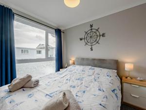 2 Bed in Freshwater East oc-fb211