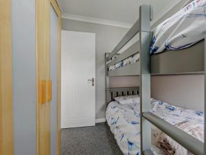 2 Bed in Freshwater East oc-fb211