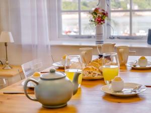 2 Bed in Tenby oc-88608