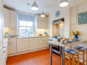 3 Bed in Bridport oc-dc091