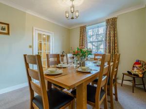 3 Bed in Richmond oc-90578
