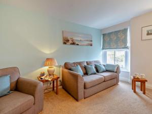 2 Bed in Tenby oc-fb229