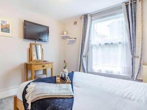 3 Bed in Brixham oc-bx067
