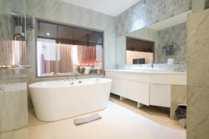 Koh Talu On Shore Hotel & Resort