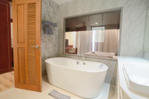 Koh Talu On Shore Hotel & Resort