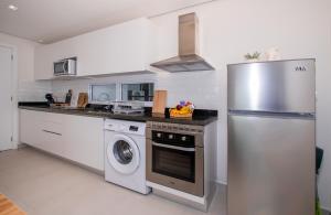 Cityscape Views - New 2BR Retreat