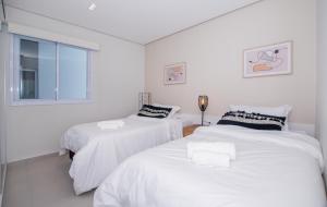 Cityscape Views - New 2BR Retreat