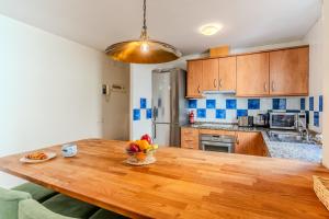 Cómodo y familiar · Cocina completa + Wifi (Nido)