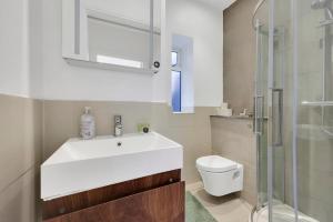 Loft Aartment Short Term Rental & Flexible Renting Hackney With Free WiFi & Balcony