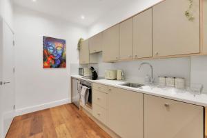 Loft Aartment Short Term Rental & Flexible Renting Hackney With Free WiFi & Balcony