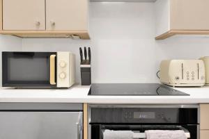 Loft Aartment Short Term Rental & Flexible Renting Hackney With Free WiFi & Balcony