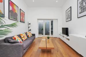 Loft Aartment Short Term Rental & Flexible Renting Hackney With Free WiFi & Balcony