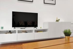 Loft Aartment Short Term Rental & Flexible Renting Hackney With Free WiFi & Balcony