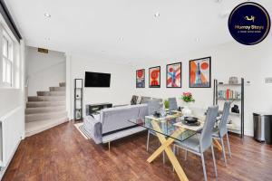 Luxury 3 bedroom house in Limehouse, close to city! Sleeps 6-8!