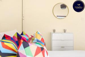 Charming 3 Bedroom House Short Term Rental & Flexible Renting Canary Wharf With Free Wifi & Garden