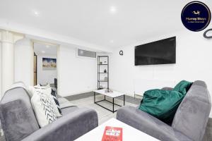 2 Bed Basement Apartment Short Term Rental & Flexible Renting Shoreditch With Free WiFi !