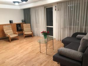 Duży apartament, 3 osobne pokoje z dużym salonem, rozmieszczenie do 5 osób, kuchnia, łazienka, balkon
