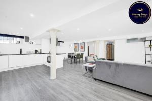 2 Bed Basement Apartment Short Term Rental & Flexible Renting Shoreditch With Free WiFi !