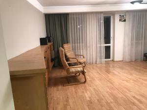 Duży apartament, 3 osobne pokoje z dużym salonem, rozmieszczenie do 5 osób, kuchnia, łazienka, balkon