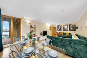 2 Bedroom Riverside Apartment Short Term Rental & Flexible Renting Canary Wharf!